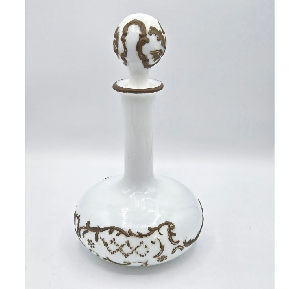 Elegant Vintage White Porcelain Asian-Style‎ Vase